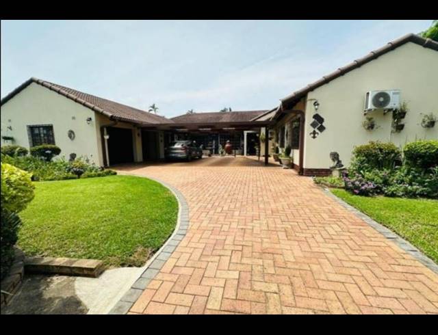 6 BEDROOM HOUSE FOR SALE IN MEER EN SEE